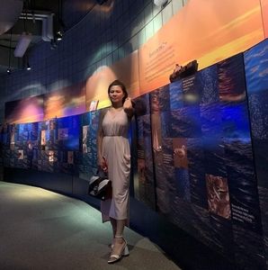 Meet your Posher, Hong